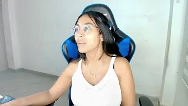 sophiax-x online show from February 19, 2026, 1:13 am