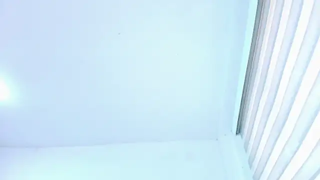 sophiax-x online show from April 18, 2026, 7:07 pm