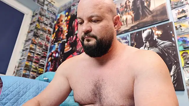 Snapshot of Muscle_Bear chatting on May 1, 2026, 4:28 am Muscle Bear online show from May 1, 2026, 4:28 am