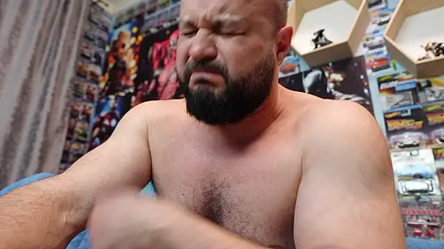 Snapshot of Muscle_Bear chatting on February 18, 2026, 8:16 pm Muscle Bear online show from February 18, 2026, 8:16 pm