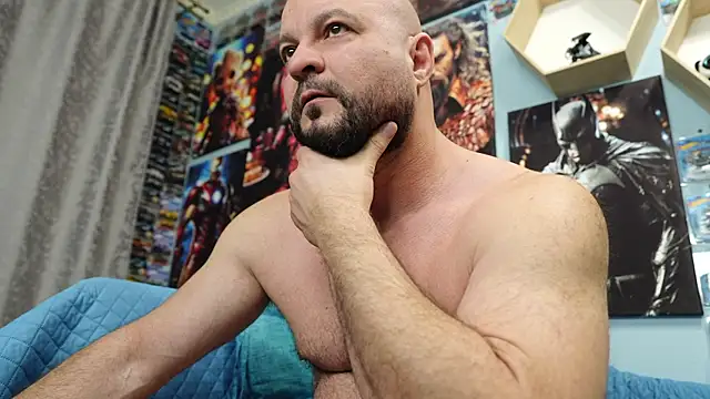 Snapshot of Muscle_Bear chatting on October 31, 2025, 5:48 am Muscle Bear online show from October 31, 2025, 5:48 am