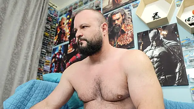 Snapshot of Muscle_Bear chatting on October 26, 2025, 5:08 am Muscle Bear online show from October 26, 2025, 5:08 am