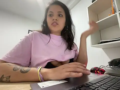 apretadito47 online show from May 19, 2026, 8:16 pm