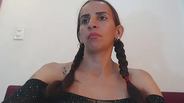 Amber Moore online show from December 5, 2025, 6:28 pm