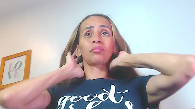 Snapshot of Amber_Moore chatting on June 17, 2026, 7:13 pm Amber Moore online show from June 17, 2026, 7:13 pm