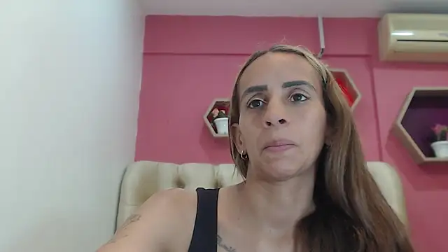 Snapshot of Amber_Moore chatting on February 6, 2026, 11:12 pm Amber Moore online show from February 6, 2026, 11:12 pm