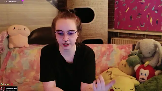 Snapshot of GamerGirl_Eve chatting on January 17, 2026, 6:33 pm GamerGirl Eve online show from January 17, 2026, 6:33 pm