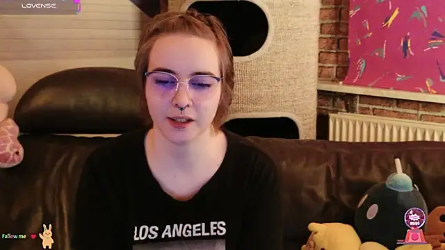 Snapshot of GamerGirl_Eve chatting on November 16, 2025, 7:18 pm GamerGirl Eve online show from November 16, 2025, 7:18 pm