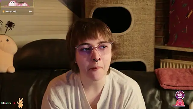 Snapshot of GamerGirl_Eve chatting on October 26, 2025, 7:14 pm GamerGirl Eve online show from October 26, 2025, 7:14 pm