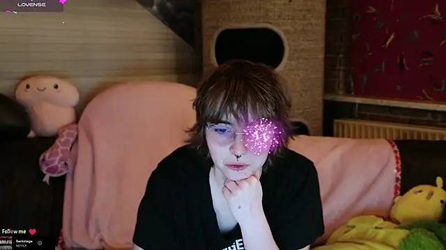 Snapshot of GamerGirl_Eve chatting on December 19, 2025, 6:32 pm GamerGirl Eve online show from December 19, 2025, 6:32 pm