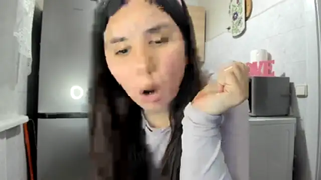 MiaMarrone online show from November 14, 2025, 9:07 pm