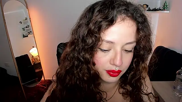 Snapshot of Cassandra_Caiin chatting on May 7, 2026, 10:02 pm Cassandra Caiin online show from May 7, 2026, 10:02 pm