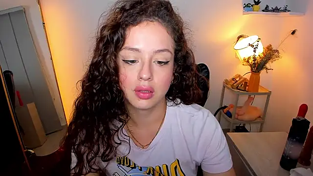 Snapshot of Cassandra_Caiin chatting on December 14, 2025, 3:13 am Cassandra Caiin online show from December 14, 2025, 3:13 am