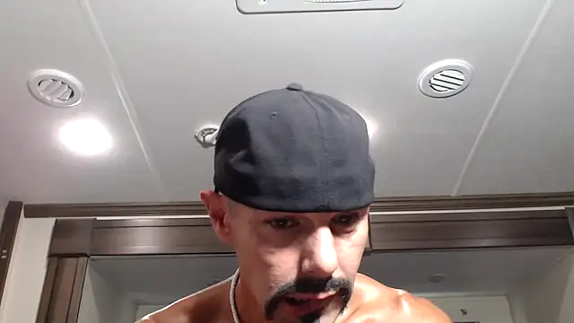 Snapshot of ThickD2C chatting on September 11, 2025, 6:30 pm ThickD2C online show from September 11, 2025, 6:30 pm