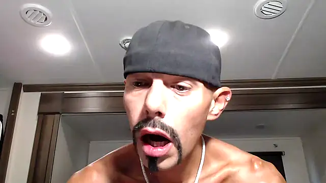 Snapshot of ThickD2C chatting on October 15, 2025, 4:37 pm ThickD2C online show from October 15, 2025, 4:37 pm