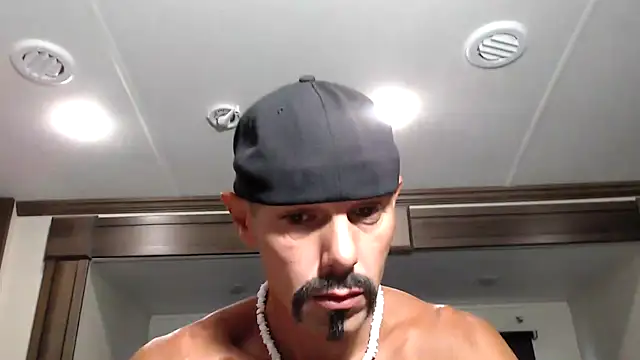 Snapshot of ThickD2C chatting on October 8, 2025, 5:02 pm ThickD2C online show from October 8, 2025, 5:02 pm