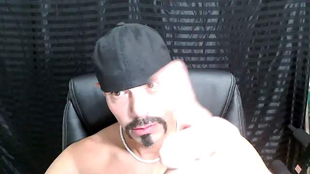 Snapshot of ThickD2C chatting on January 4, 2025, 5:47 pm ThickD2C online show from January 4, 2025, 5:47 pm