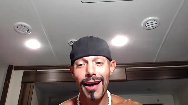 Snapshot of ThickD2C chatting on October 5, 2025, 5:47 pm ThickD2C online show from October 5, 2025, 5:47 pm