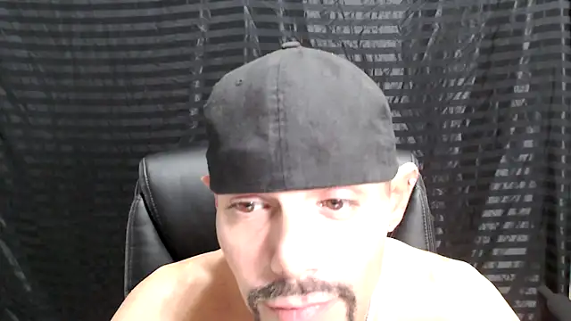 Snapshot of ThickD2C chatting on December 16, 2024, 1:42 am ThickD2C online show from December 16, 2024, 1:42 am