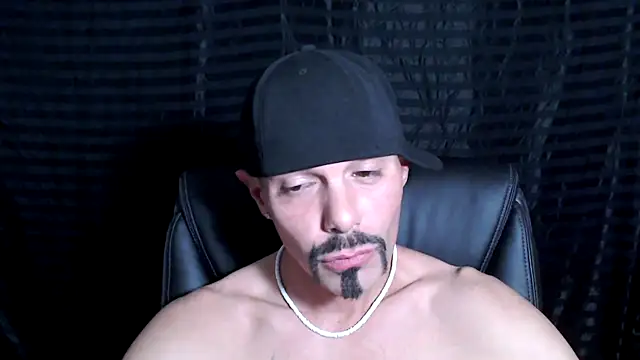 Snapshot of ThickD2C chatting on January 28, 2025, 8:26 pm ThickD2C online show from January 28, 2025, 8:26 pm