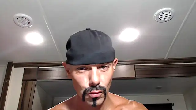 Snapshot of ThickD2C chatting on September 28, 2025, 5:31 pm ThickD2C online show from September 28, 2025, 5:31 pm