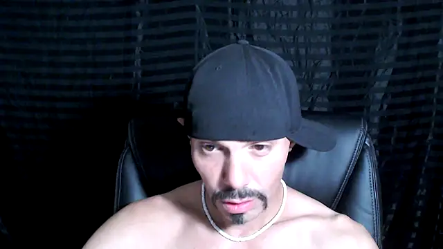 Snapshot of ThickD2C chatting on January 23, 2025, 8:45 pm ThickD2C online show from January 23, 2025, 8:45 pm
