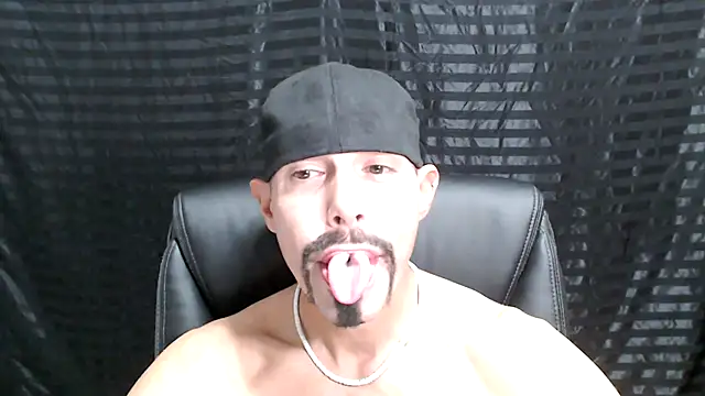 Snapshot of ThickD2C chatting on December 26, 2024, 11:13 pm ThickD2C online show from December 26, 2024, 11:13 pm