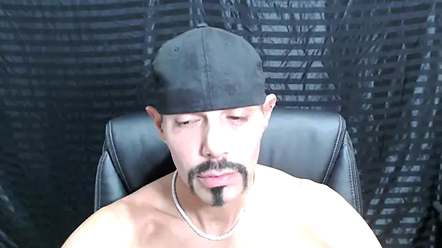 Snapshot of ThickD2C chatting on December 20, 2024, 5:40 pm ThickD2C online show from December 20, 2024, 5:40 pm