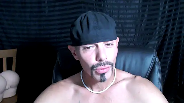 Snapshot of ThickD2C chatting on March 7, 2025, 6:33 pm ThickD2C online show from March 7, 2025, 6:33 pm