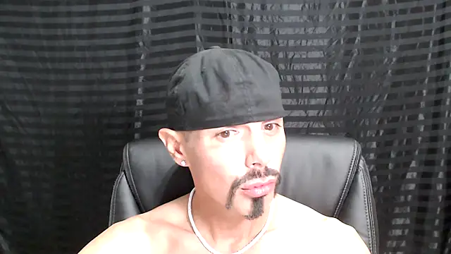 Snapshot of ThickD2C chatting on February 13, 2025, 1:08 am ThickD2C online show from February 13, 2025, 1:08 am