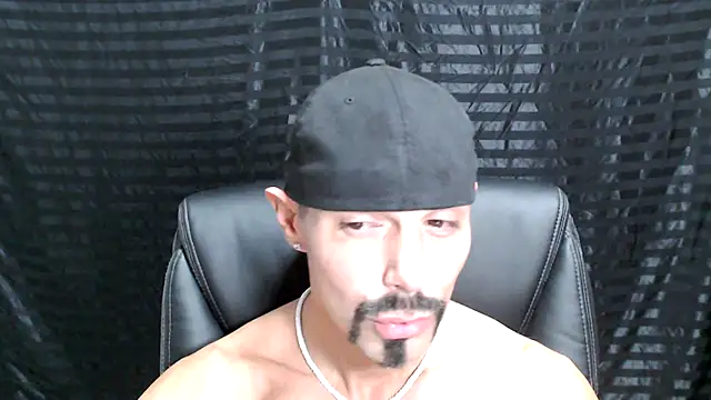 Snapshot of ThickD2C chatting on December 19, 2024, 8:44 pm ThickD2C online show from December 19, 2024, 8:44 pm