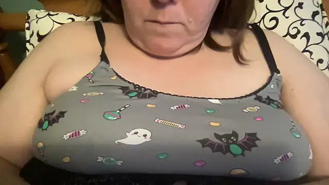 Snapshot of ParisNova chatting on February 2, 2026, 12:04 pm ParisNova online show from February 2, 2026, 12:04 pm