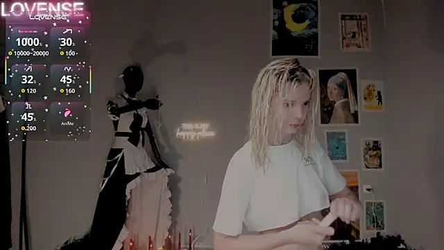 Snapshot of Careful_i_bite chatting on October 15, 2025, 4:00 am Careful i bite online show from October 15, 2025, 4:00 am