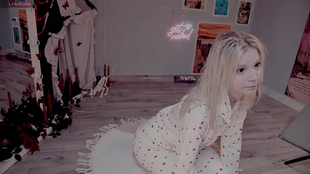 Snapshot of Careful_i_bite chatting on November 6, 2025, 5:11 am Careful i bite online show from November 6, 2025, 5:11 am