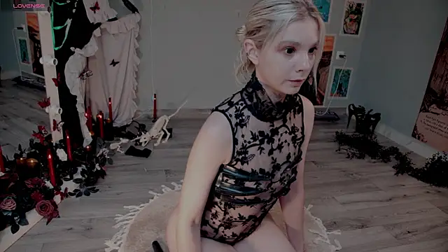 Snapshot of Careful_i_bite chatting on October 30, 2025, 5:39 am Careful i bite online show from October 30, 2025, 5:39 am