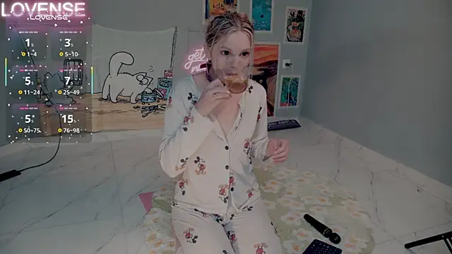 Snapshot of Careful_i_bite chatting on September 16, 2025, 5:08 am Careful i bite online show from September 16, 2025, 5:08 am