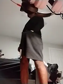 Snapshot of Makeyoucumallover chatting on December 1, 2025, 4:13 am Makeyoucumallover online show from December 1, 2025, 4:13 am