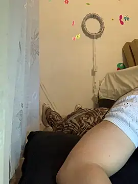 Estefani 32 online show from April 9, 2026, 2:45 pm