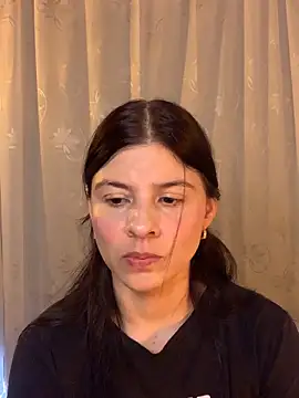 Estefani 32 online show from May 19, 2026, 2:46 pm
