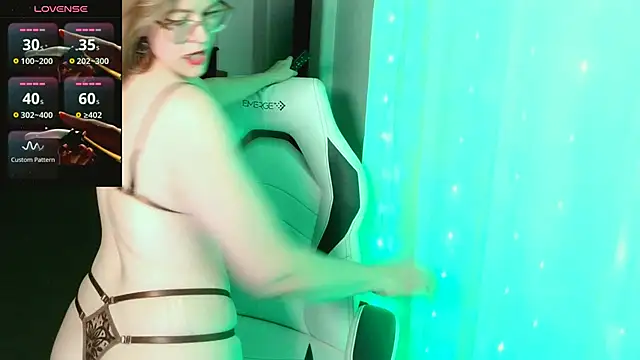 Snapshot of britteebee chatting on November 15, 2025, 8:29 am britteebee online show from November 15, 2025, 8:29 am