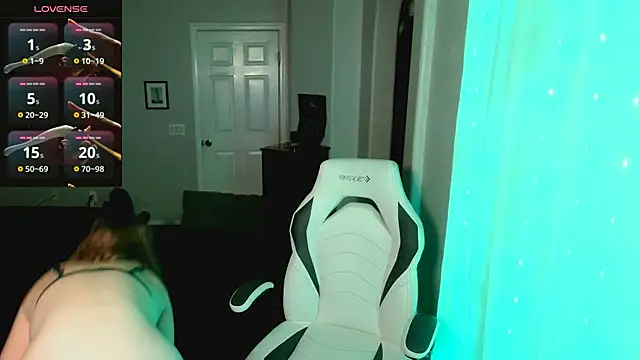 Snapshot of britteebee chatting on November 16, 2025, 8:41 am britteebee online show from November 16, 2025, 8:41 am