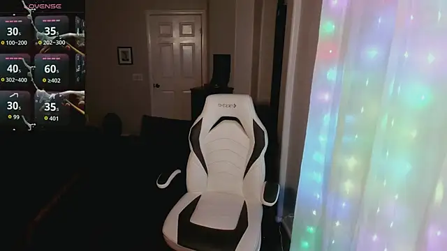 Snapshot of britteebee chatting on November 25, 2025, 9:09 am britteebee online show from November 25, 2025, 9:09 am