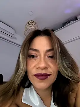 Snapshot of SamyJones9 chatting on November 1, 2025, 5:14 am SamyJones9 online show from November 1, 2025, 5:14 am