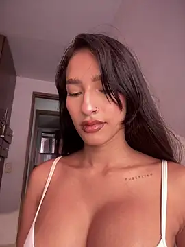 DulceLenns online show from November 10, 2025, 6:24 pm