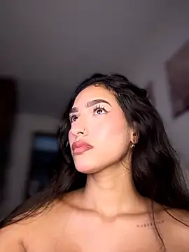 DulceLenns online show from April 9, 2026, 10:49 pm