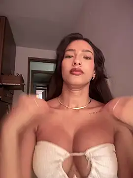 DulceLenns online show from November 12, 2025, 6:23 pm