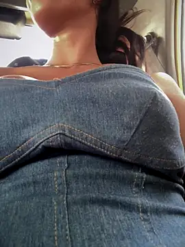 DulceLenns online show from November 1, 2025, 6:35 pm