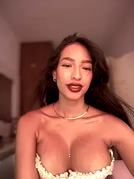 DulceLenns online show from December 3, 2025, 6:18 pm