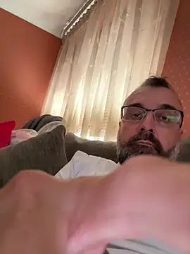 Snapshot of jim470 chatting on July 12, 2026, 12:39 pm jim470 online show from July 12, 2026, 12:39 pm
