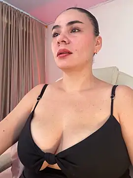 Snapshot of MeganDupont chatting on December 14, 2025, 1:06 pm MeganDupont online show from December 14, 2025, 1:06 pm